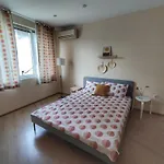 By The Cathedral, 1 Bed Flat Апартамент