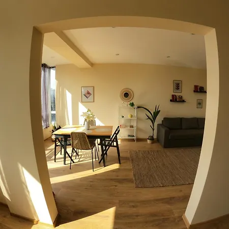 By The Cathedral, 1 Bed Flat * Warna