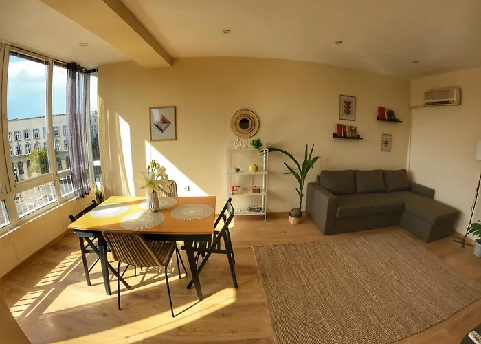 By The Cathedral, 1 Bed Flat Apartment