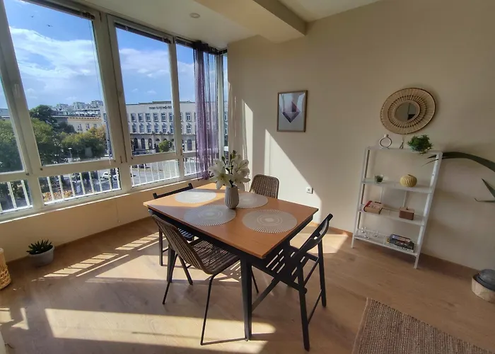 By The Cathedral, 1 Bed Flat Apartment Warna